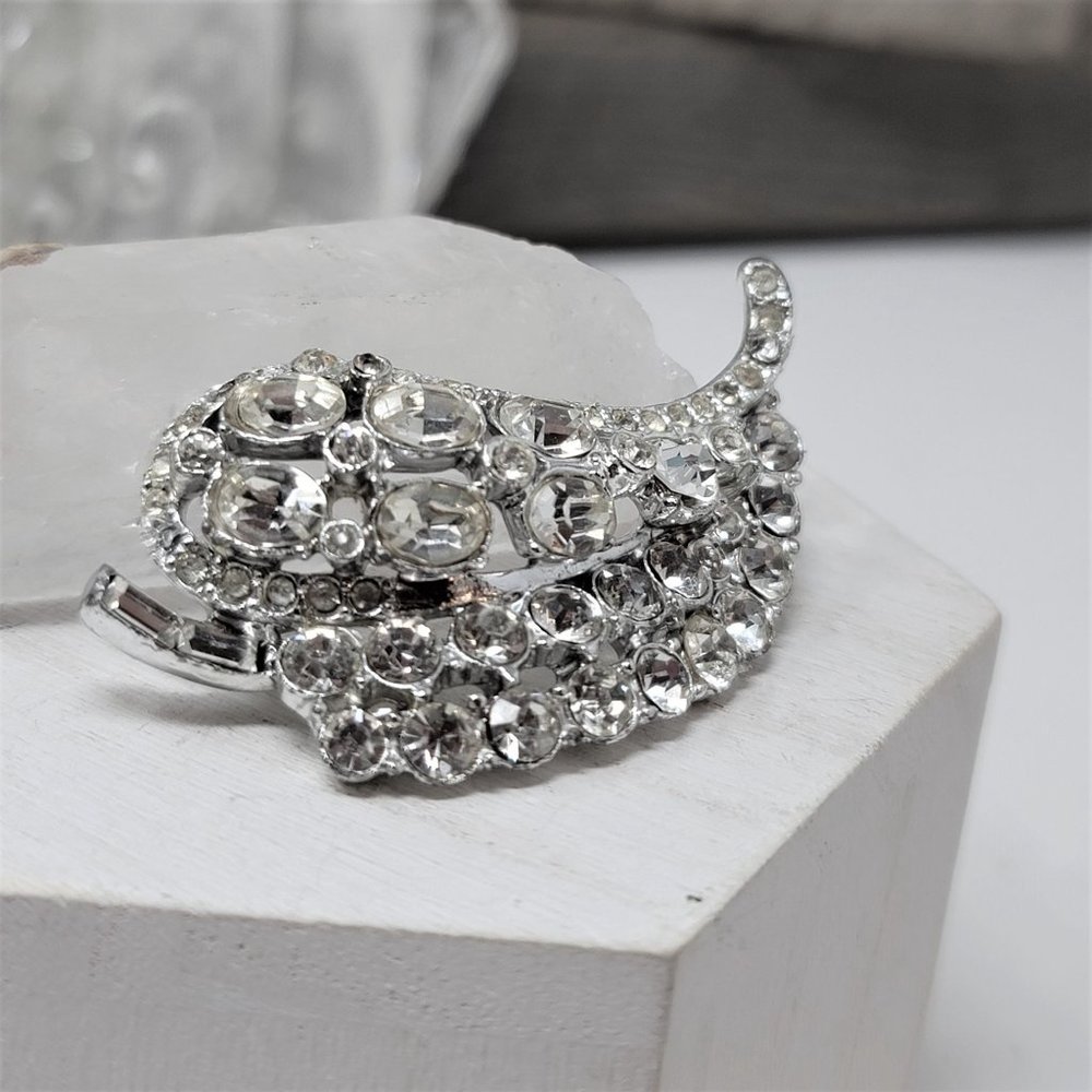 Vintage Rhinestone Brooch Pin Silvertone Oval N Rounds - Picture 3 of 7